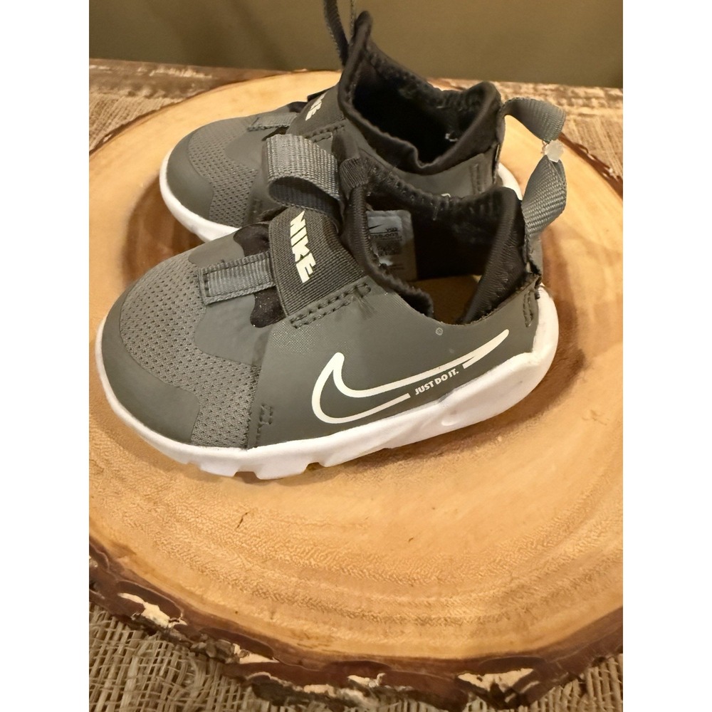 Nike Flex Runner 2 Little Kids Toddler 4C Grey White Slip On